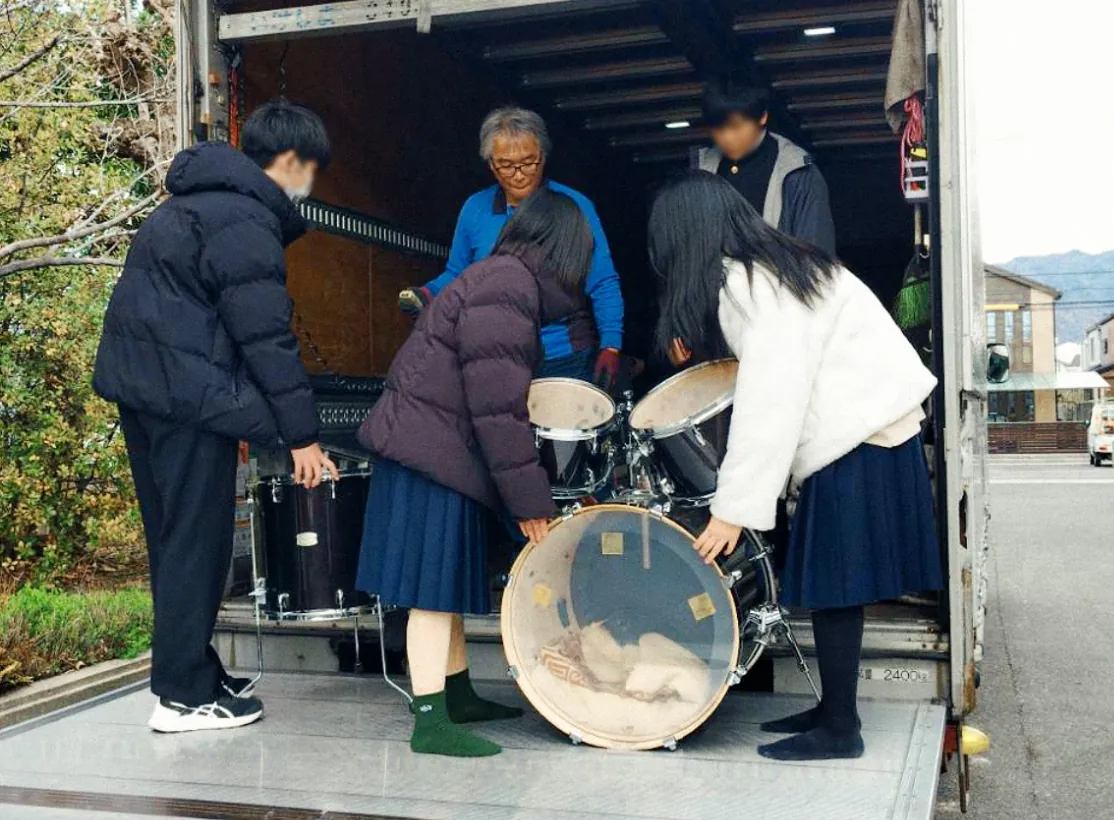 ブラスバンドの楽器運送